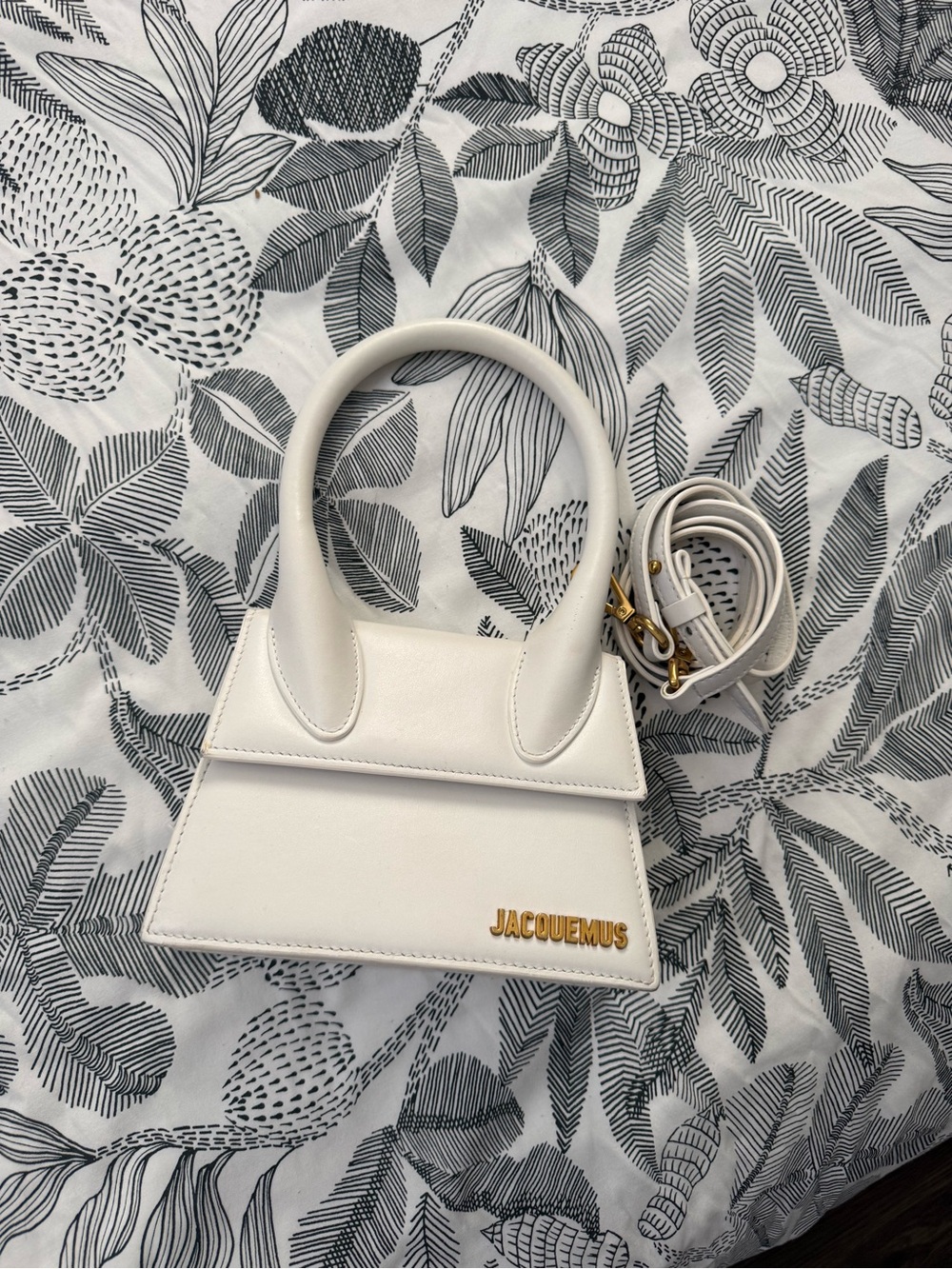 Jacquemus White Le Chiquito Moyen